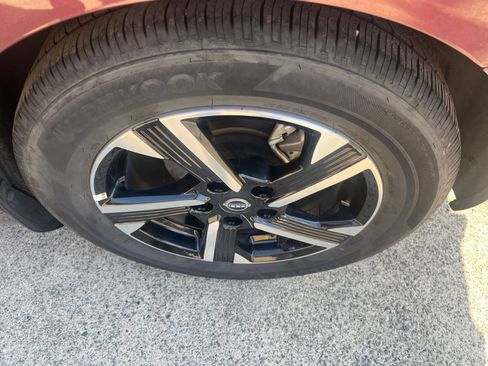Used 2025 Nissan Sentra SV FWD image 30