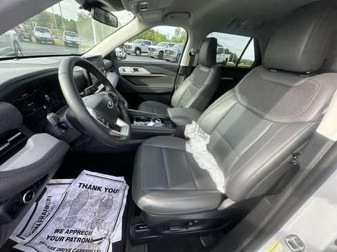 New 2026 Ford Explorer Active RWD image 17