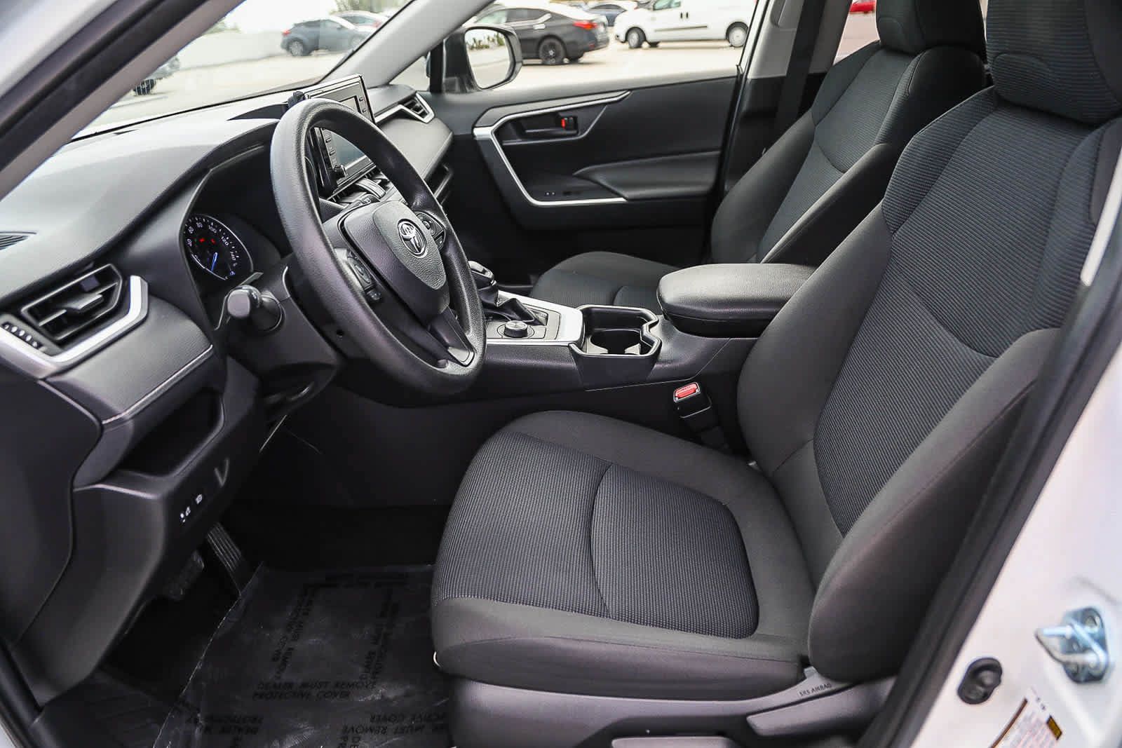 Used 2021 Toyota RAV4 LE AWD/4WD image 17