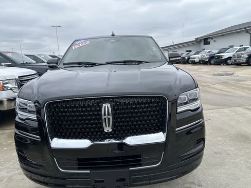 Used 2024 Lincoln Navigator Reserve AWD/4WD image 2