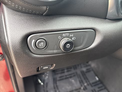Used 2022 Chevrolet Blazer LT FWD image 19