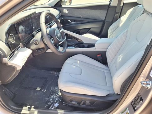 New 2025 Hyundai Elantra Limited image 8