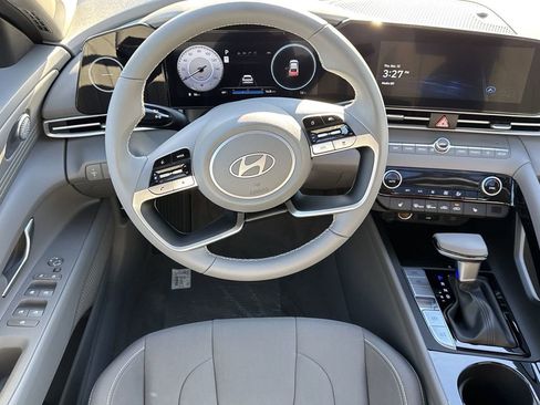 New 2025 Hyundai Elantra SEL FWD image 22