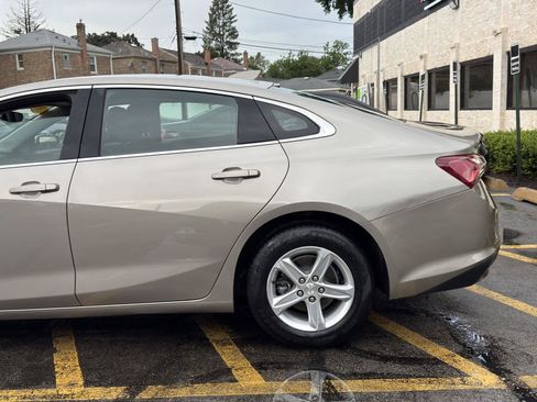 Used 2022 Chevrolet Malibu LT FWD image 3