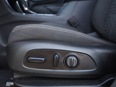 Used 2021 Chevrolet Equinox LT image 21