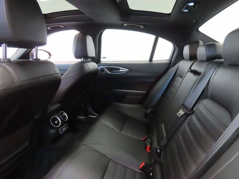 Used 2024 Alfa Romeo Giulia Veloce image 18