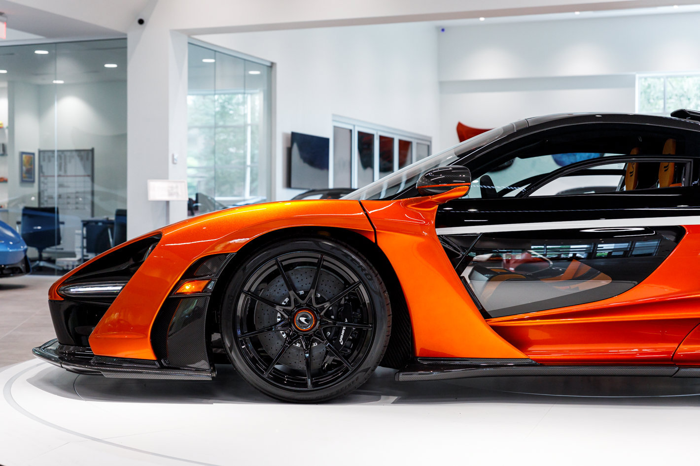 Used 2019 McLaren Senna RWD image 8