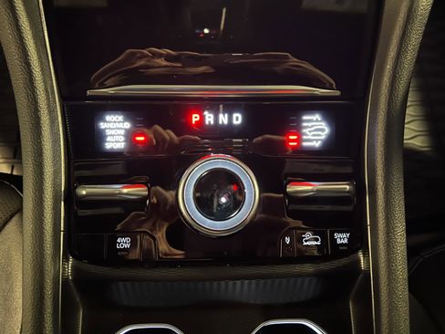 Used 2024 Jeep Grand Cherokee Trailhawk image 20