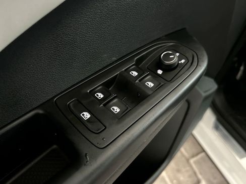 New 2026 Volkswagen Taos SE image 11