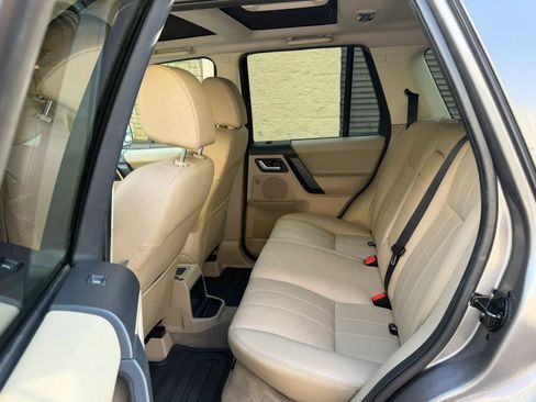 Used 2011 Land Rover LR2 HSE AWD/4WD image 30