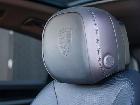 Certified 2025 Porsche Cayenne E-Hybrid Coupe image 54