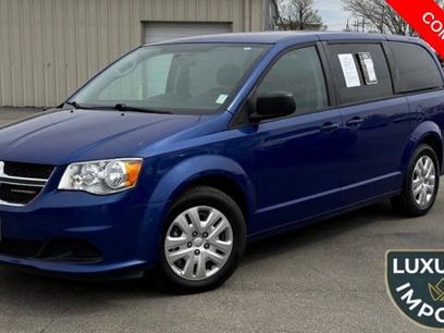 Used 2018 Dodge Grand Caravan SE w/ UConnect Hands-Free Group