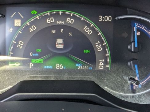 Used 2025 Toyota RAV4 XLE image 19