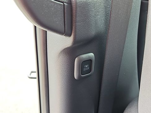 Used 2022 Toyota Sienna LE FWD image 28