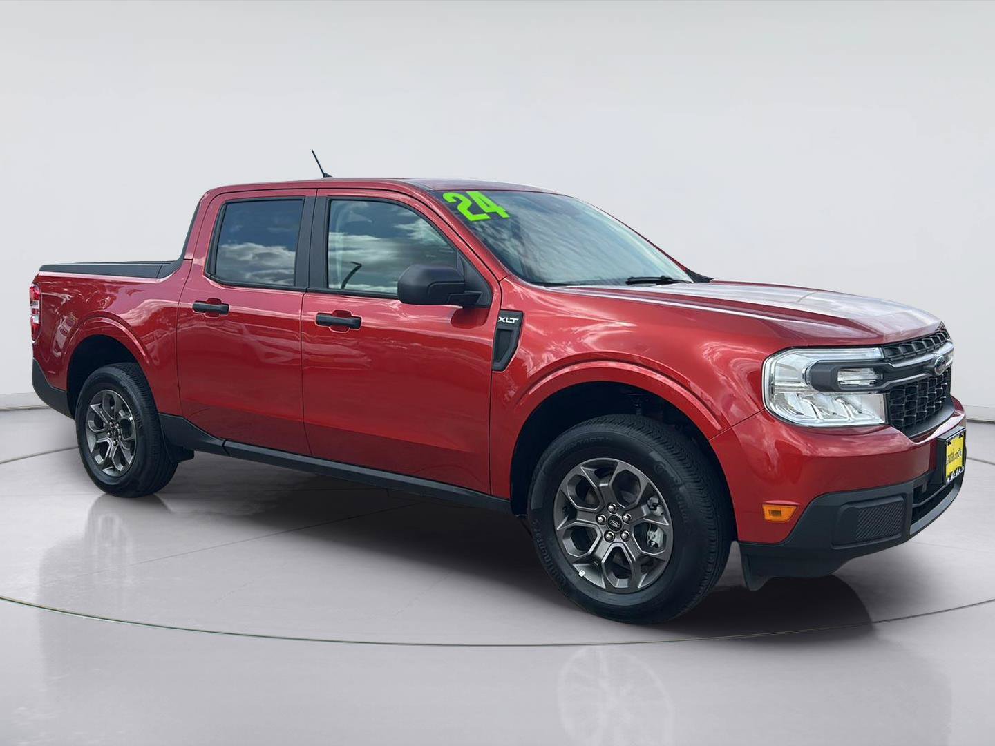 Used 2023 Ford Maverick XLT FWD image 3