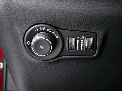 Used 2024 Jeep Compass Latitude image 39