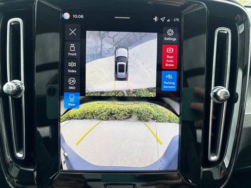 Certified 2026 Volvo XC40 B5 Plus AWD/4WD image 24