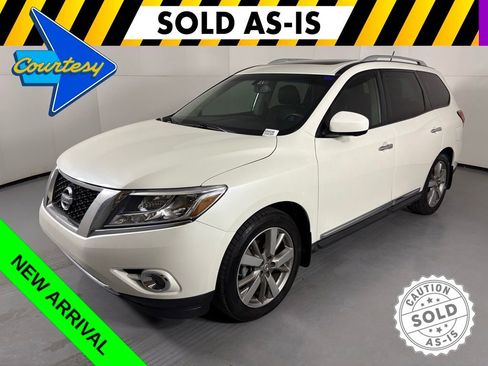 Used 2016 Nissan Pathfinder Platinum w/ Cargo Package FWD image 4