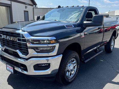 Used 2026 RAM 2500 Tradesman w/ Chrome Appearance Group AWD/4WD image 7