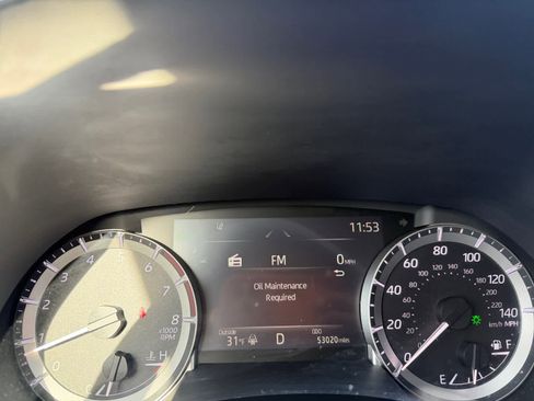 Used 2023 Toyota Highlander XLE image 5