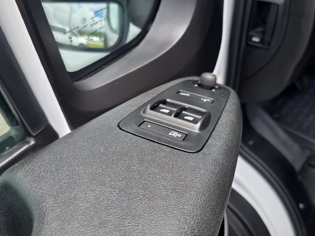 Used 2023 RAM ProMaster 2500 w/ Driver Convenience Group FWD image 11