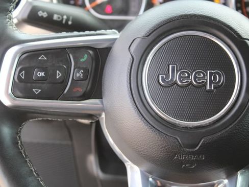 Used 2022 Jeep Wrangler Unlimited Sahara w/ Cold Weather Group AWD/4WD image 17