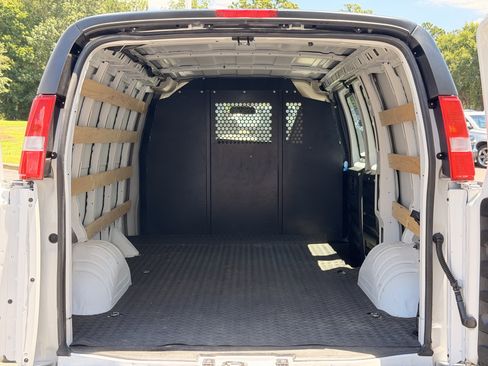 Used 2025 GMC Savana 2500 w/ Driver Convenience Package RWD image 31