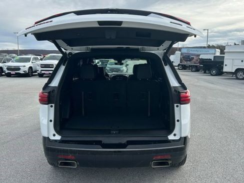 Certified 2023 Chevrolet Traverse Premier w/ Redline Edition image 8