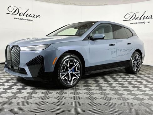 Used 2024 BMW iX xDrive50 w/ Premium Package AWD/4WD image 3