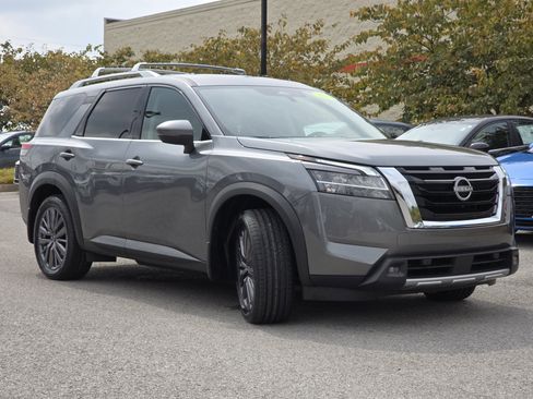 Used 2024 Nissan Pathfinder SL w/ SL Premium Package image 18