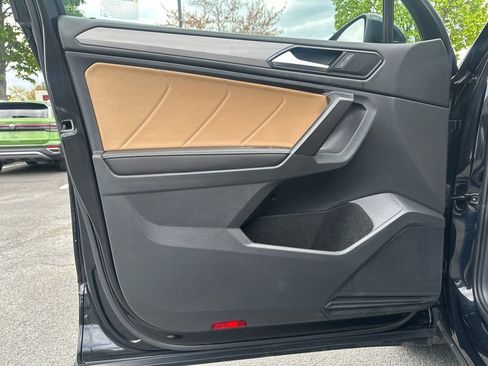 Certified 2023 Volkswagen Tiguan SE w/ Panoramic Sunroof Package AWD/4WD image 5
