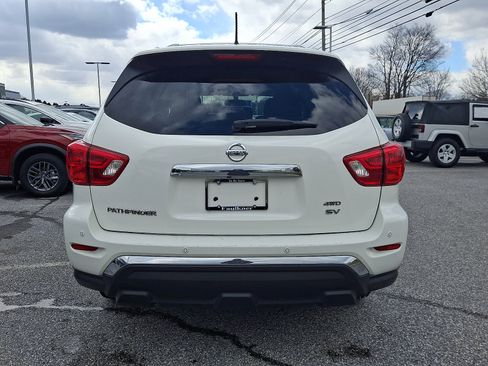 Used 2018 Nissan Pathfinder SV image 6