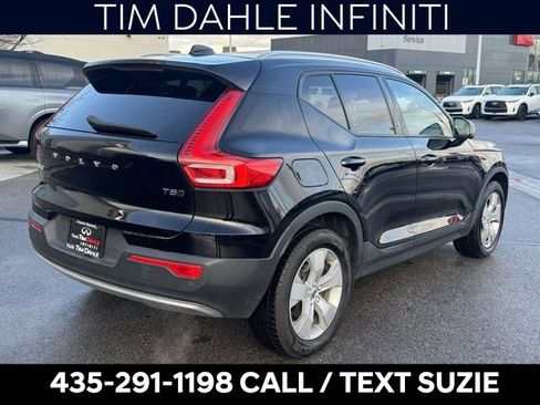 Used 2022 Volvo XC40 T5 Momentum image 8