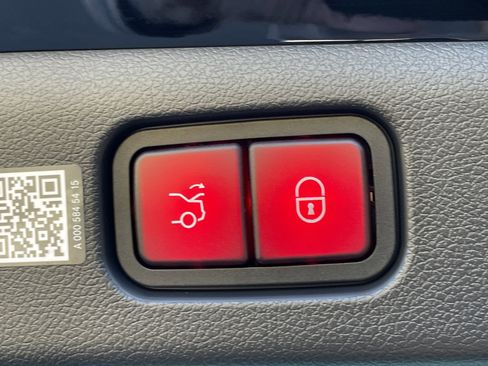 New 2026 Mercedes-Benz E 350 4MATIC Sedan image 12