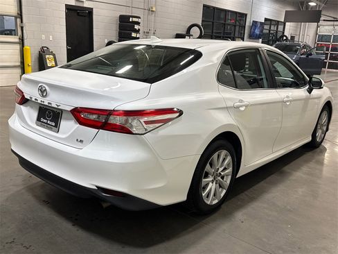Used 2020 Toyota Camry LE image 4