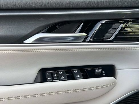 Used 2023 Jeep Wagoneer L 4WD w/ Convenience Group I image 22