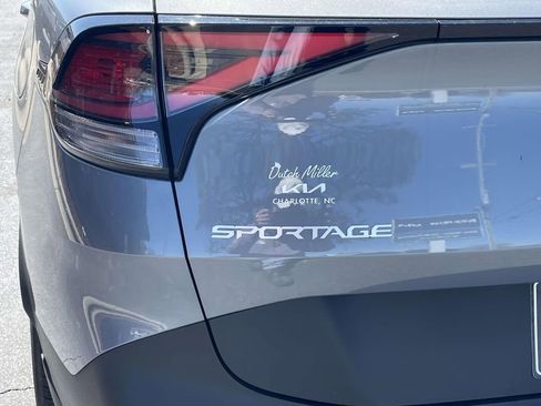 Used 2025 Kia Sportage EX image 12