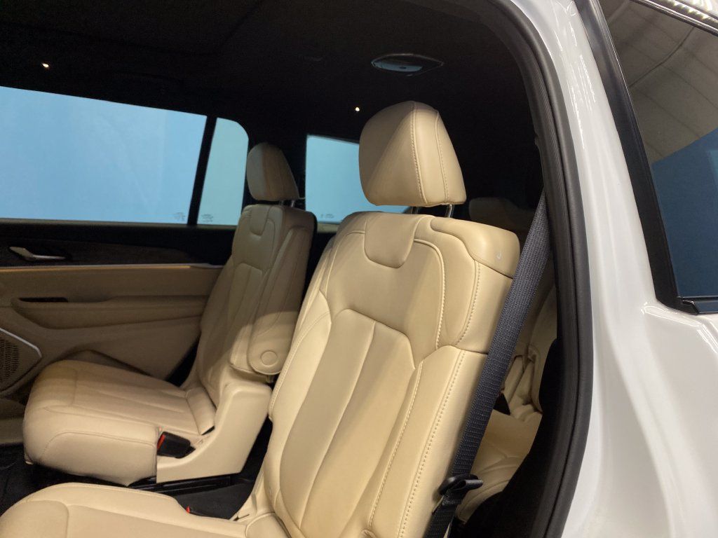 Certified 2025 Jeep Grand Cherokee L Limited w/ Black Appearance Package AWD/4WD image 27