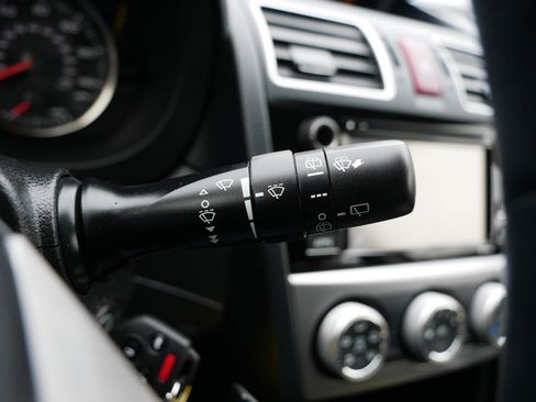 Used 2015 Subaru Crosstrek 2.0i Premium image 32