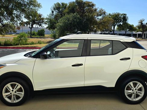 Used 2018 Nissan Kicks S w/ Exterior Package FWD image 9
