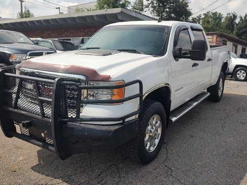 Used 2013 GMC Sierra 3500 SLE w/ Suspension Package, Off-Road AWD/4WD image 6