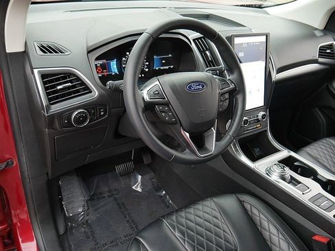 Used 2024 Ford Edge Titanium image 11