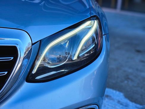 Used 2017 Mercedes-Benz E 300 4MATIC image 10