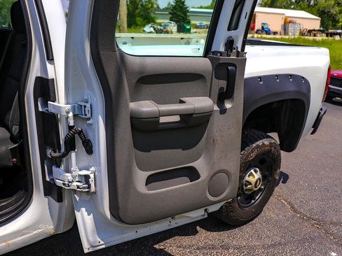 Used 2013 Chevrolet Silverado 2500 W/T w/ Snow Plow Prep Package image 27