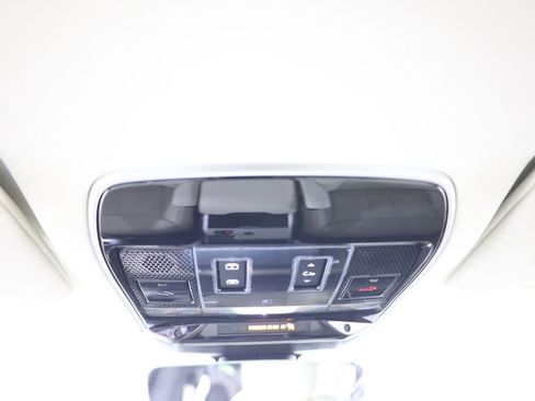 Used 2024 Land Rover Range Rover Long Wheelbase SE AWD/4WD image 47