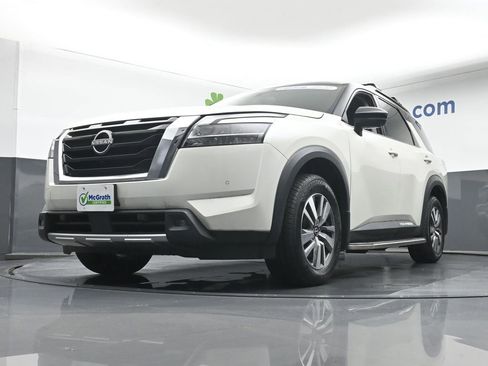 Used 2022 Nissan Pathfinder SL image 6