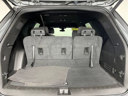 Used 2023 Chevrolet Traverse LT image 23