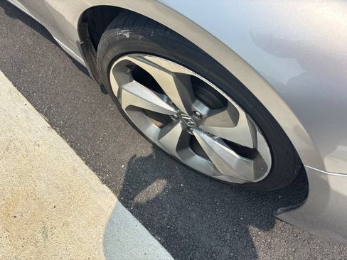 Used 2018 Honda Accord Touring image 4