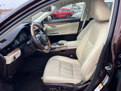 Used 2016 Lexus ES 300h Hybrid image 19