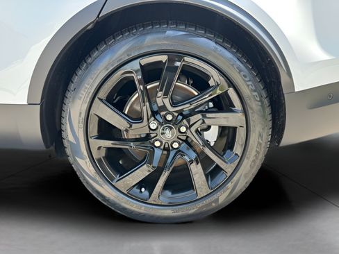 Certified 2025 Land Rover Discovery S AWD/4WD image 11